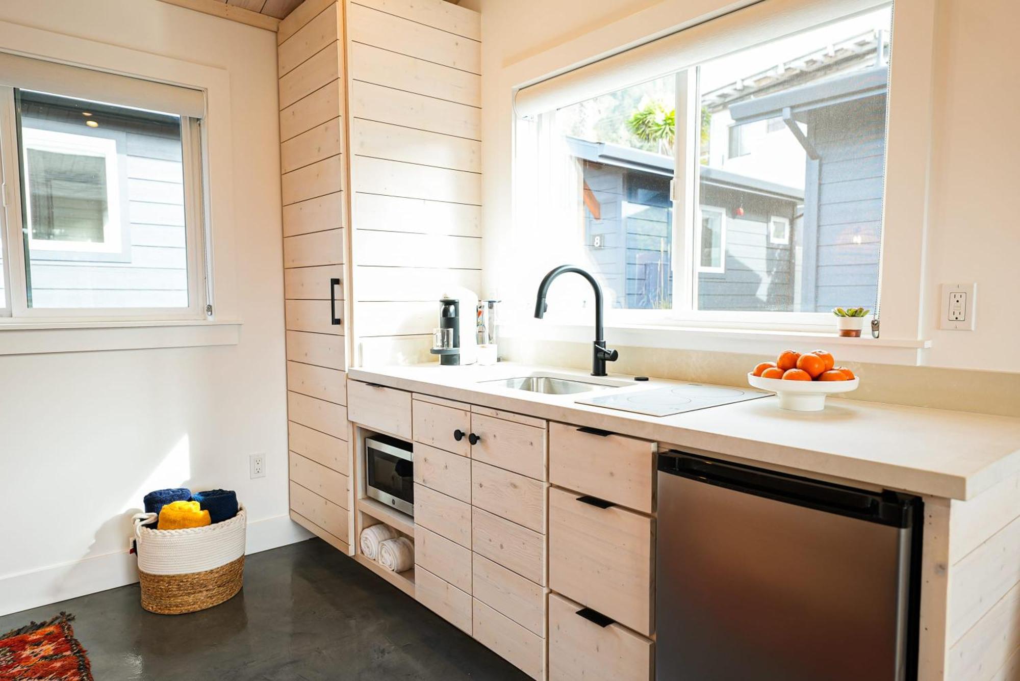 Fish Board Studio Includes King Bed With Kitchenette And Futon สตินสันบีช ภายนอก รูปภาพ